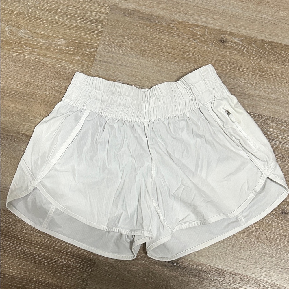 Lululemon track that high-rise short 3” inseam lined